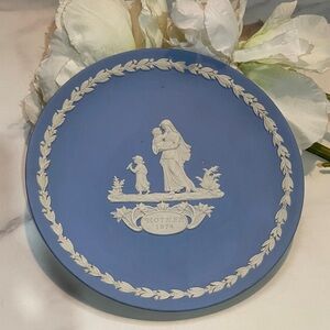 Wedgwood Blue and White Decorative Plate Mother 1974